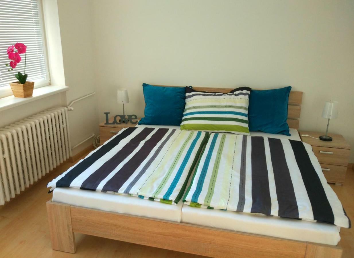 Riverview Apartment Bratislava Buitenkant foto