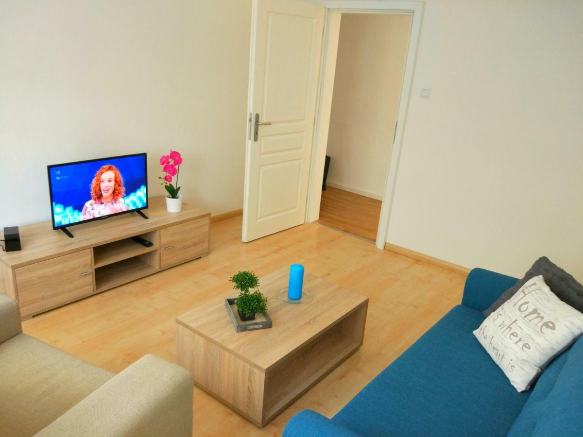 Riverview Apartment Bratislava Buitenkant foto