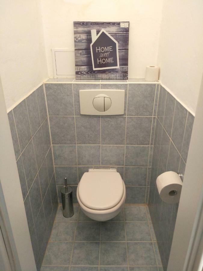 Riverview Apartment Bratislava Buitenkant foto